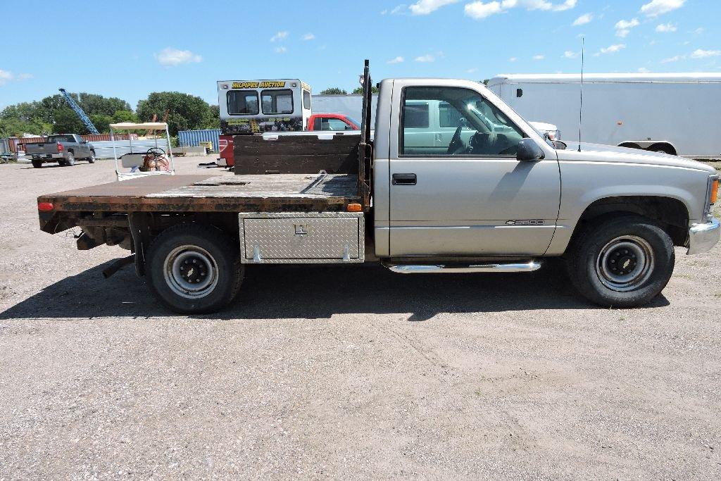 2000 Chevy C2500 pickup, vin 1GBGC24RXYF409419, miles on odo 136,244,