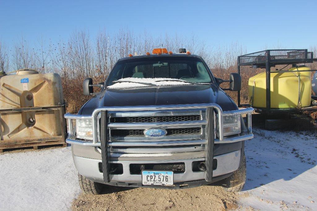 ONE OWNER - Fully Inspected: 2005 Ford F450 pickup