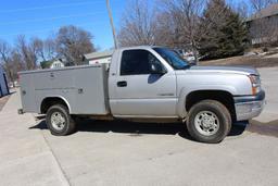 2004 Chevy 2500 HD pickup, vin 1GCHC2LL94E150622,  miles on odo 101,617 miles, 2 wd, new utility box