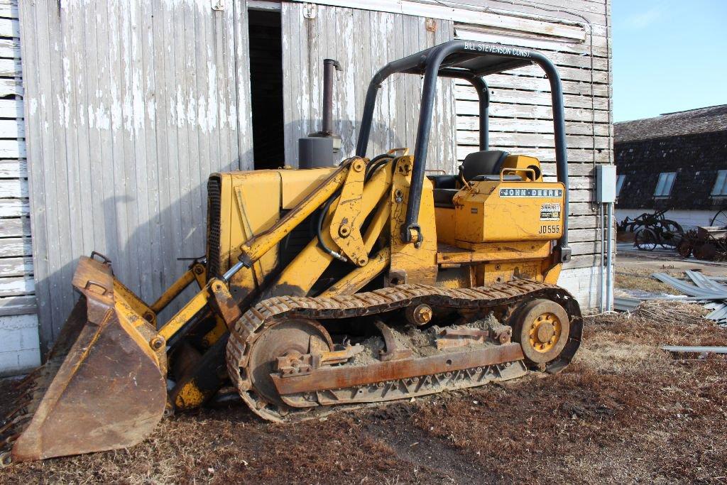 John Deere 555 trackloader, pins & undercarriage very good, runs great.