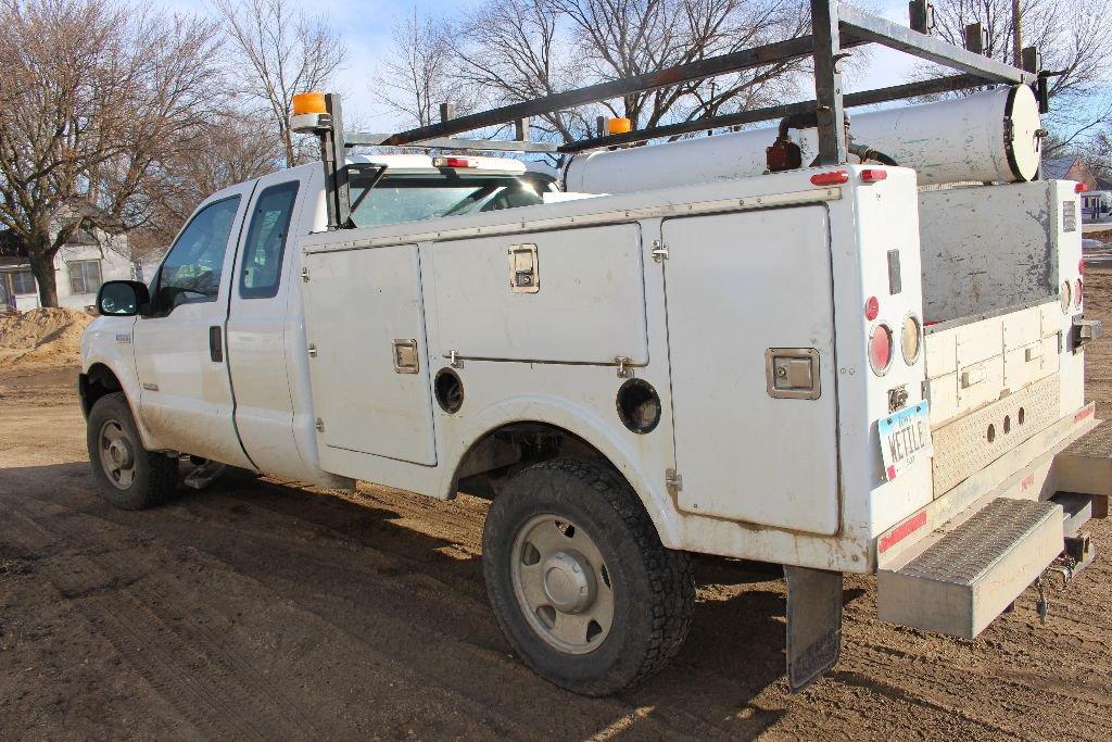 2005 Ford F250 utility truck, vin 1FTSX21P95EC37737, miles on odo 169,373, extend cab, 4 wheel drive