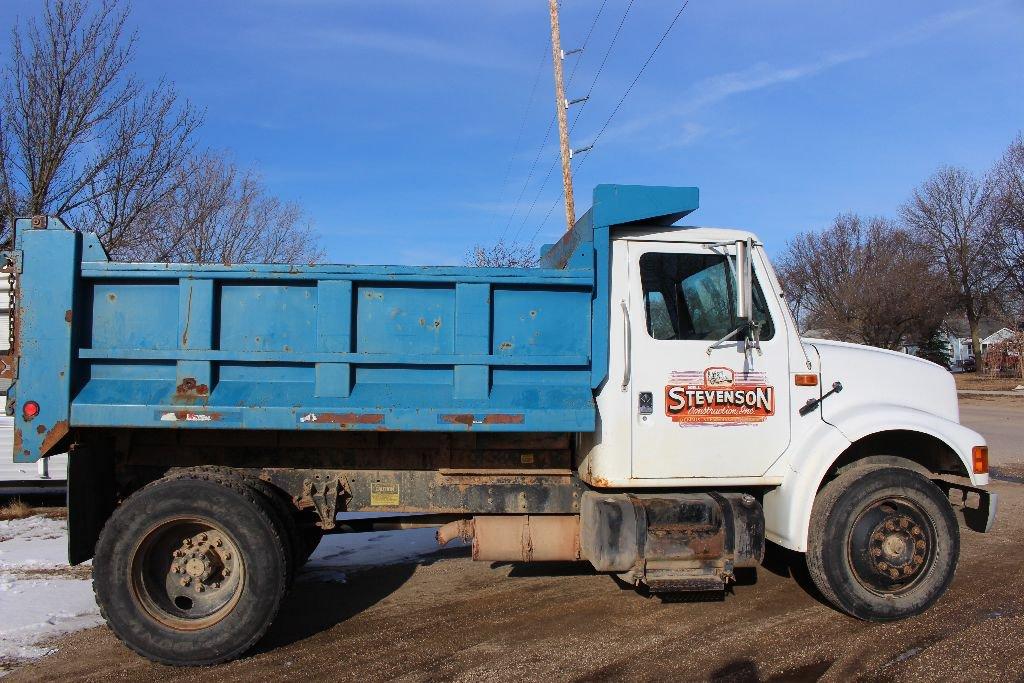 1992 International dump truck, vin 1HSSCNKN4NH409530, miles on odo 291,249, single axle, 10' box, di