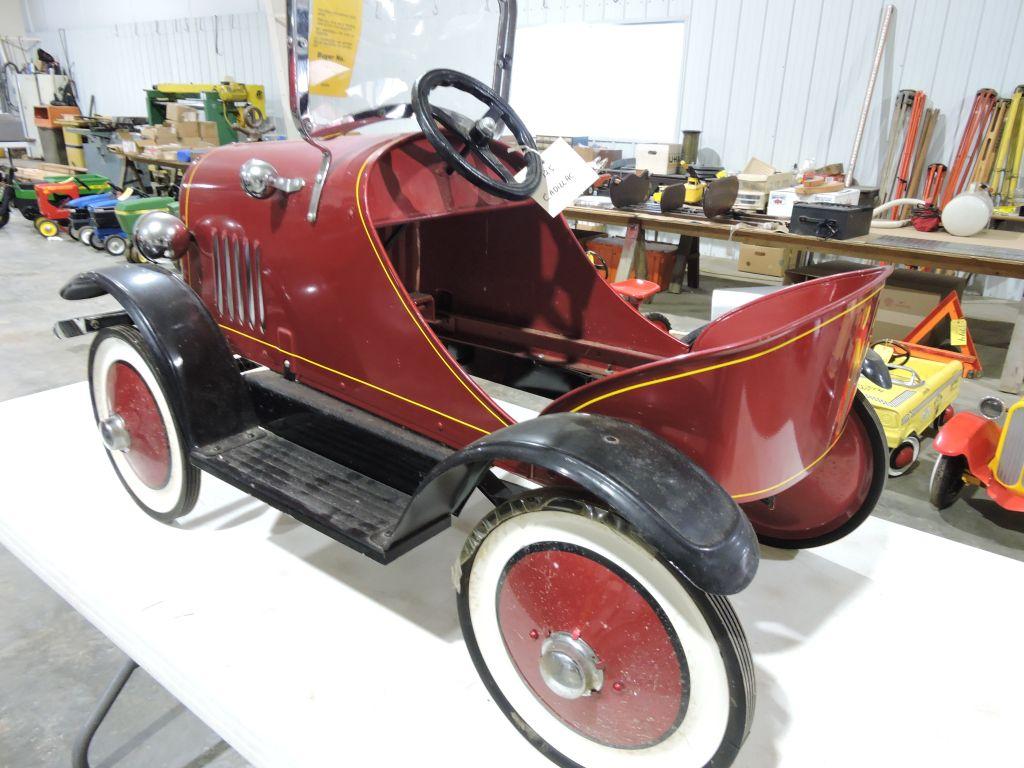 1925 Cadillac Steelcraft pedal car, license plate 76-528, scale model.