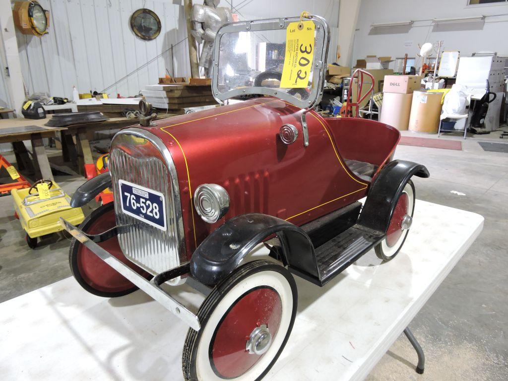 1925 Cadillac Steelcraft pedal car, license plate 76-528, scale model.