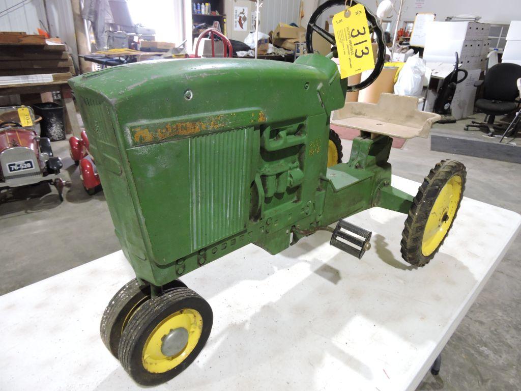 John Deere pedal tractor, wide front, scale model D-33, OTC-6301.