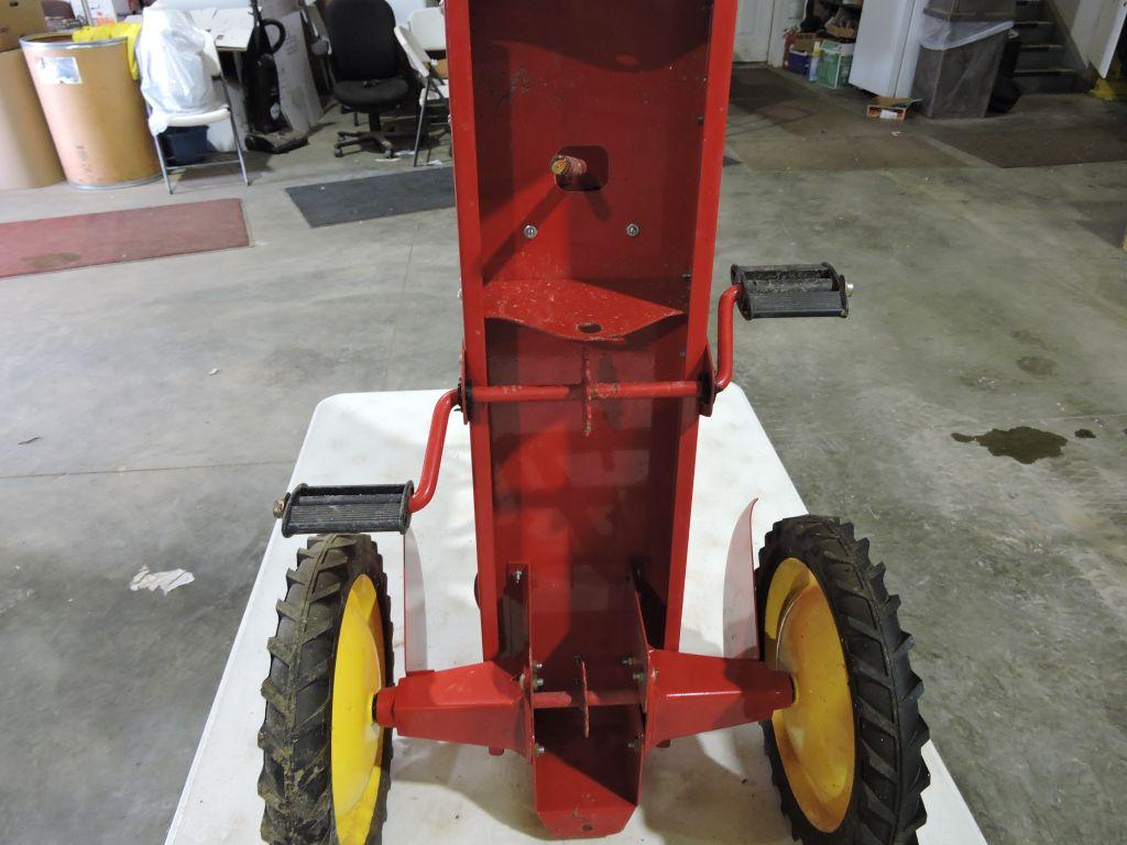 Gibson Super D Jr. pedal tractor, wide front, scale model.