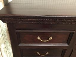 MAHOGANY CHEST OF DRAWERS