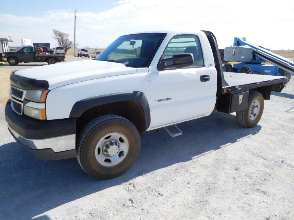 2005 CHEV. C2500 PICKUP, GAS, AUTO, LONG BED W/CM FLATBED, SHOWS 142,139 MI