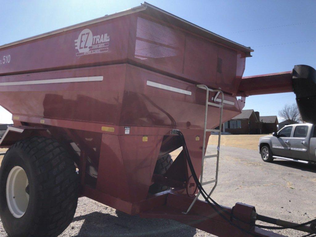 EZ TRAIL MODEL 510 GRAIN CART, MIDDLE AUGER, R/O TARP