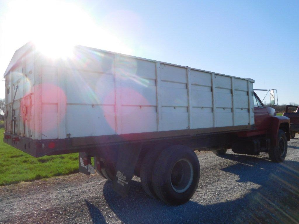 1980 FORD F700 GRAIN TRUCK, 370, V-8, 4/2 SPD., 16' STEEL B & H, 42" SIDES,