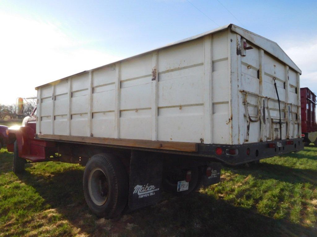 1980 FORD F700 GRAIN TRUCK, 370, V-8, 4/2 SPD., 16' STEEL B & H, 42" SIDES,