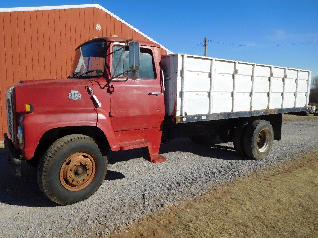 1982 FORD F700 GRAIN TRUCK, V-8, GAS, 5/2 SPD., 18' STEEL B & H, 42" SIDES,