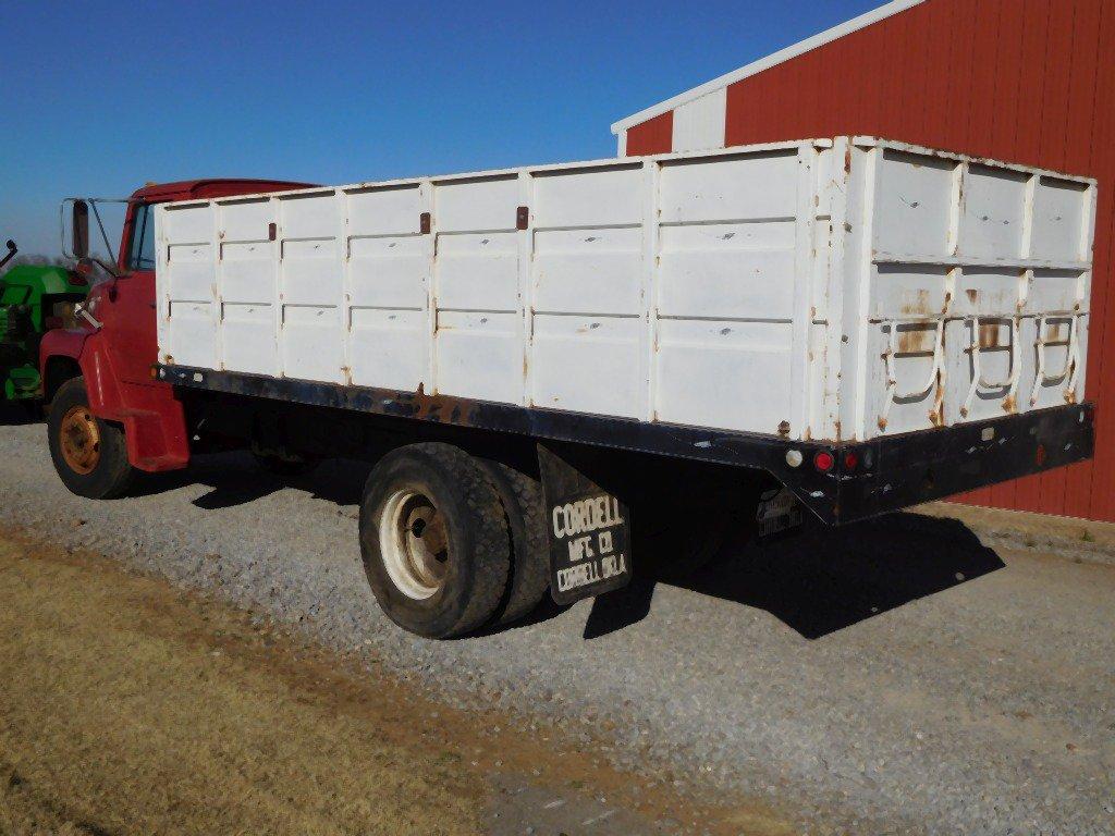 1982 FORD F700 GRAIN TRUCK, V-8, GAS, 5/2 SPD., 18' STEEL B & H, 42" SIDES,