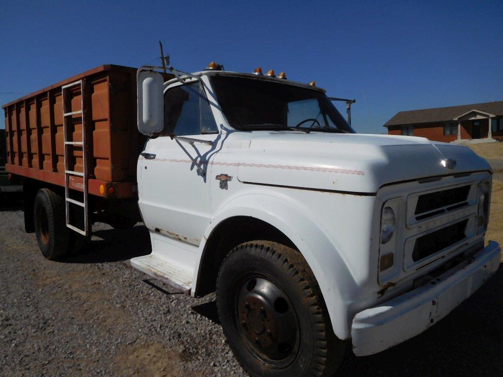 CHEV. C50 TRUCK, 4/2 SPD., V-8, 15' STEEL B & H, 43" SIDES (DOES NOT RUN)