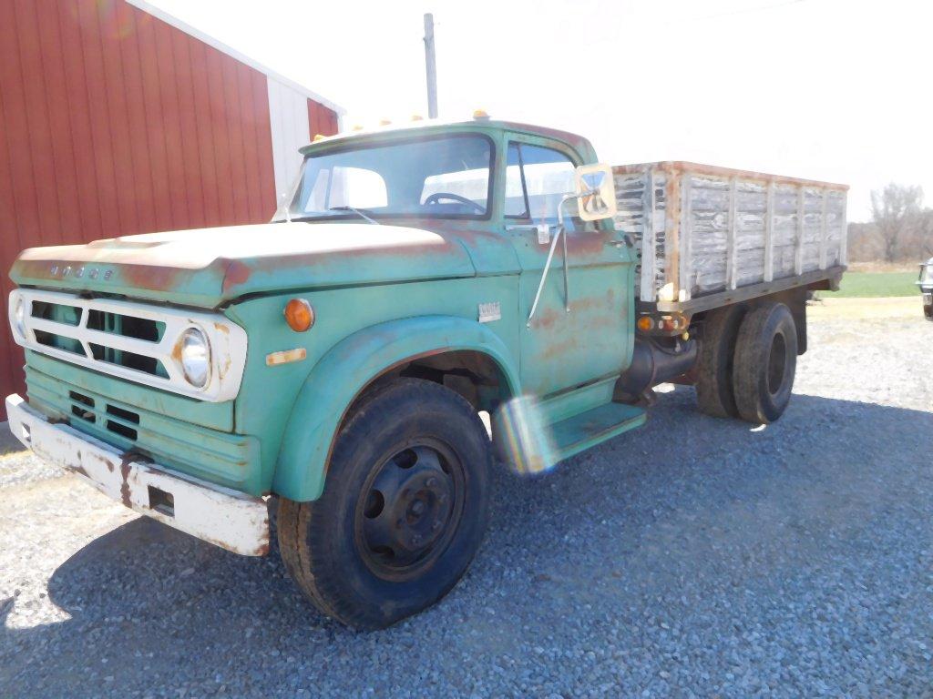 1973 DODGE GRAIN TRUCK, D600, V-8, LP, 4/2 SPD, 13' B & H, SHOWS 72,117 MI.