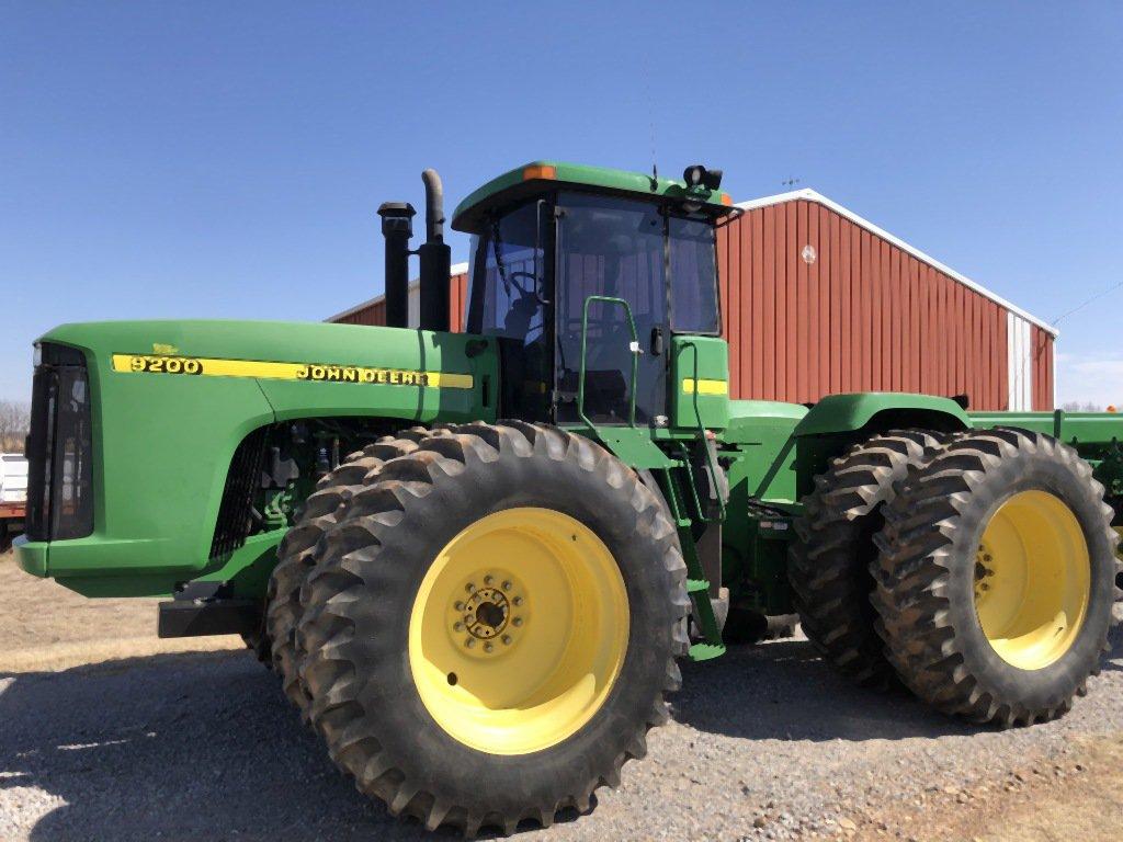 1998 JD 9200 TRACTOR, C & A, 24/6 MANUAL TRANS., 4 HYD., 20.8R42, DUALS, 76