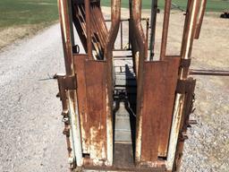 WW CATTLE SQUEEZE CHUTE, SELF-CATCHING HEAD GATE