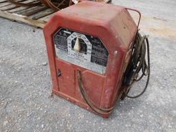 LINCOLN WELDER, 225 AMPS, 220 VOLT