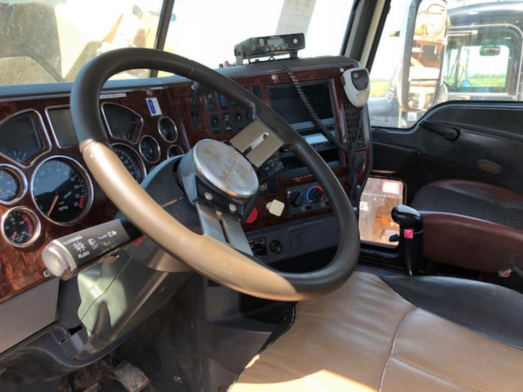 2012 MACK CHU613 DAY CAB, MACK MP8505C ENGINE, 525 HP, 13 SPD., 373 REAR EN