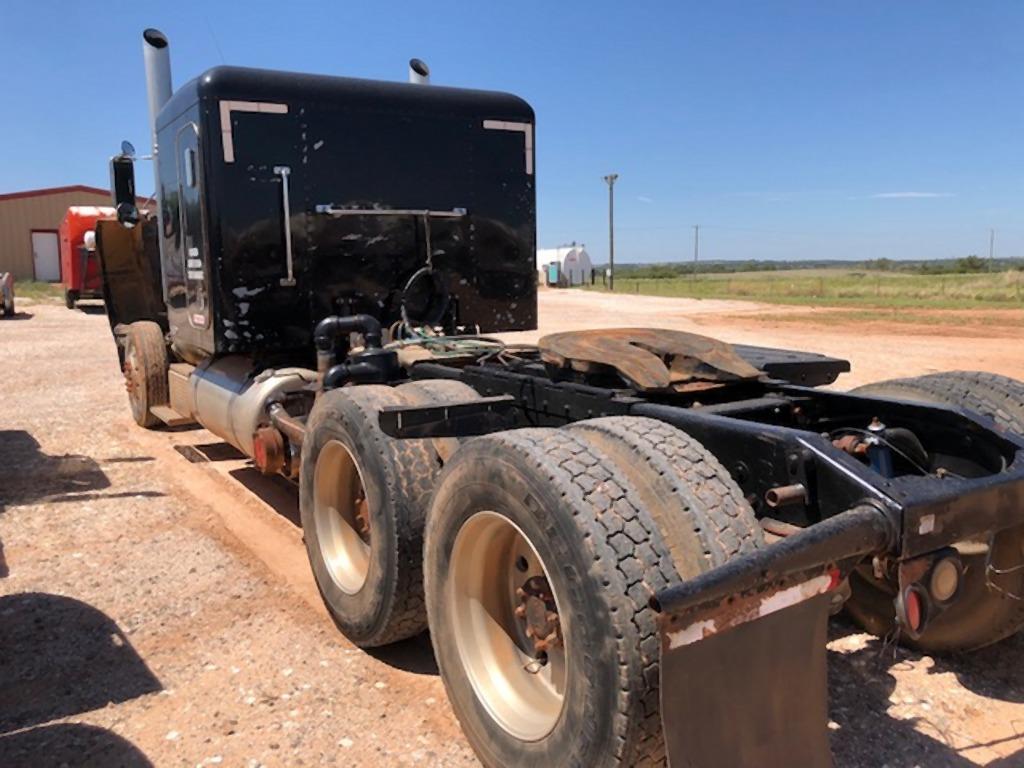 2004 PETERBILT 378, CAT C15ACERT, 15 SPD., 60" FLAT TOP SLEEPER, JAKES, CRU