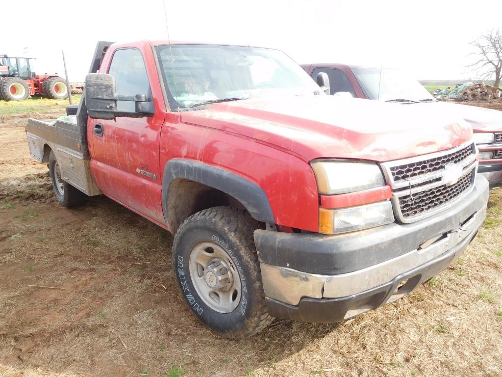 2006 Chevy C2500 Pickup, Gas, 4 x 4, Auto, Flatbed w/Hyd. Bale Spike (TITLE