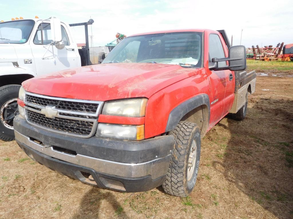 2006 Chevy C2500 Pickup, Gas, 4 x 4, Auto, Flatbed w/Hyd. Bale Spike (TITLE
