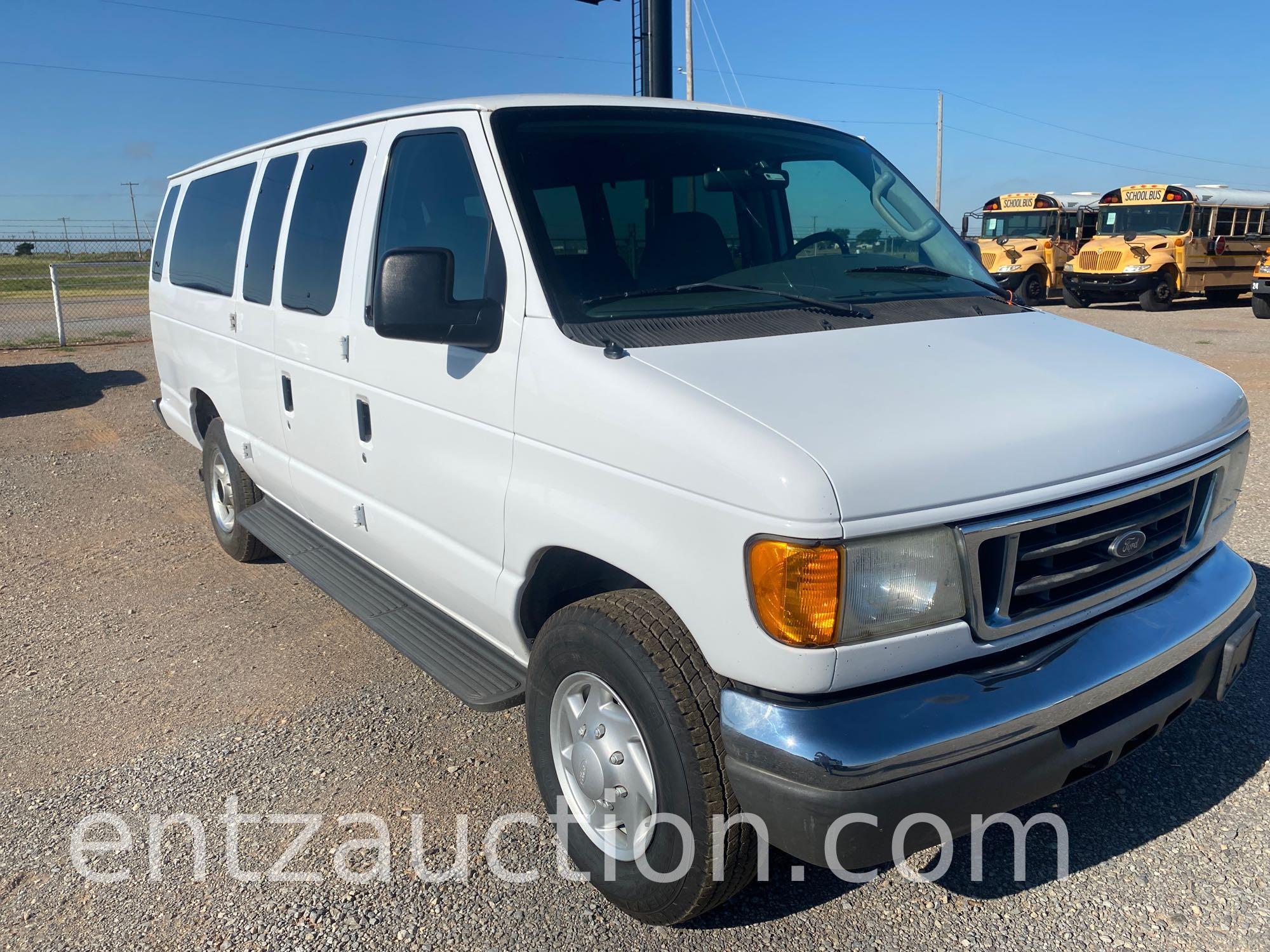 2005 FORD ECONOLINE 15 PASSENGER VAN, V8,