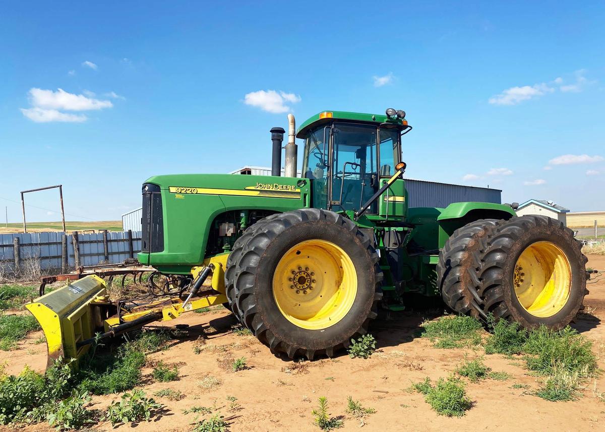 JOHN DEERE 9220 TRACTOR, POWER QUAD W/2 SPEED, 620/70 R 42, DUALS, 4 HYD., 6580 HRS., W/ DEGELMAN