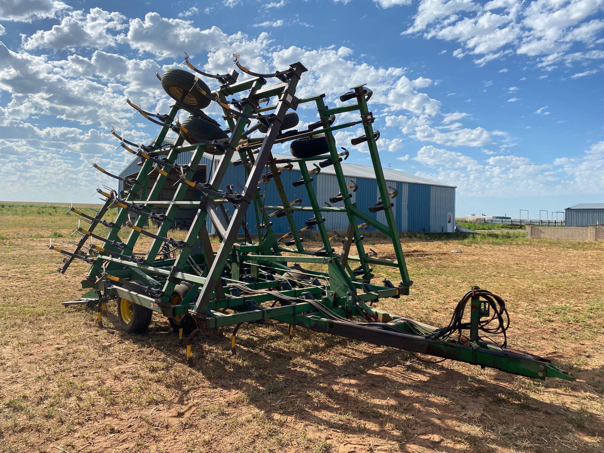 JOHN DEERE 980 FIELD CULTIVATOR, 35', DF 9" SWEEPS, REAR HITCH, HARROWS, SPRING SHANKS