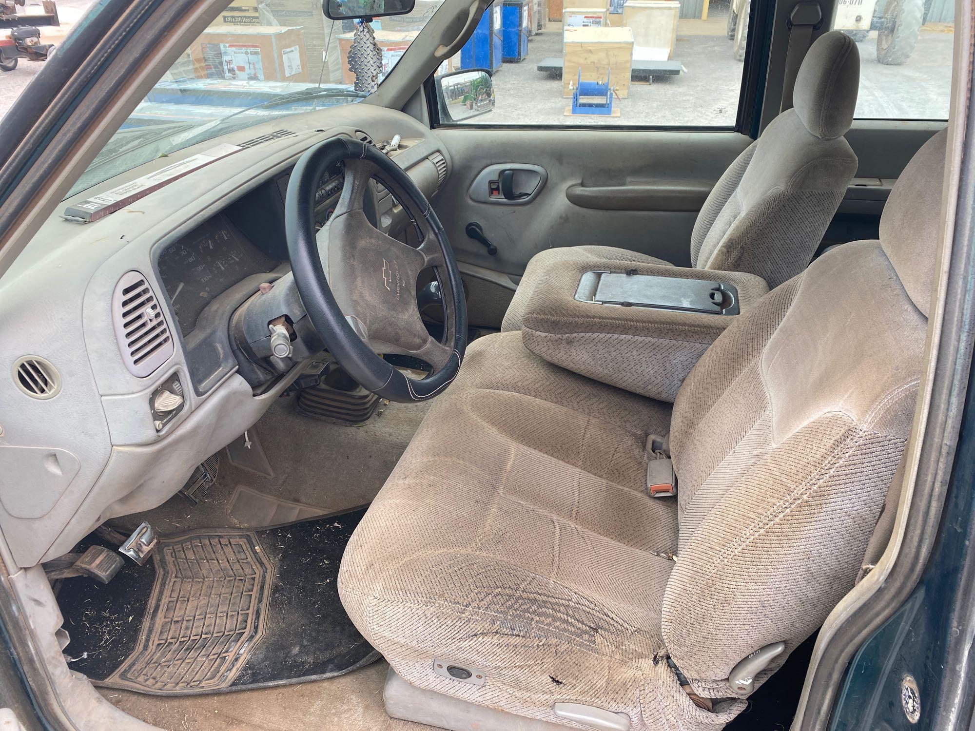 1995 CHEVY 2500 FLATBED PICKUP, 350, GAS, 5 SPEED,