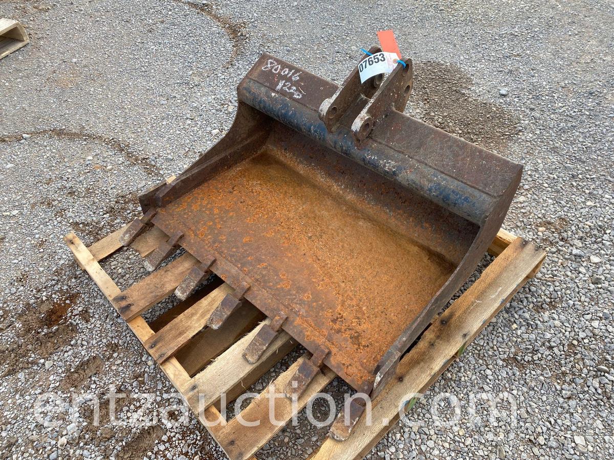 36" EXCAVATOR BUCKET