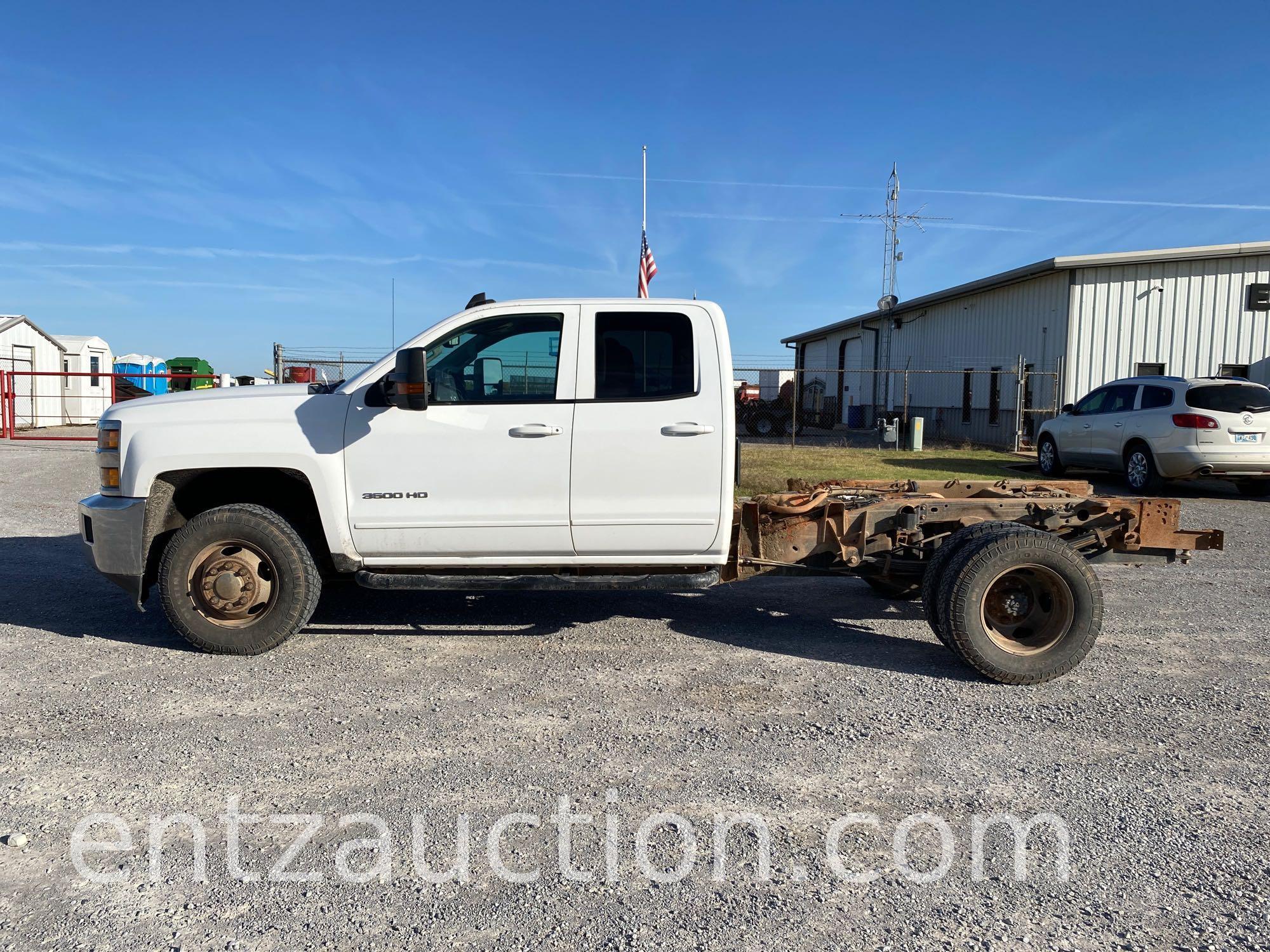 2015 CHEVY 3500 HD CAB & CHASSIS, 6.0L, 4X4, GAS,