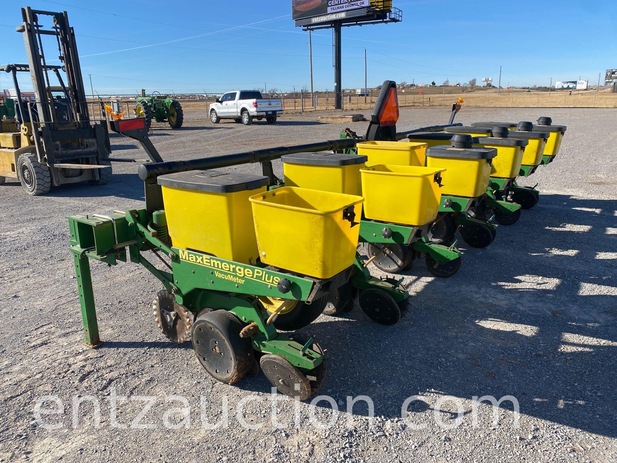 JD 1700 PLANTER, 6 ROW, 40" OPENING,