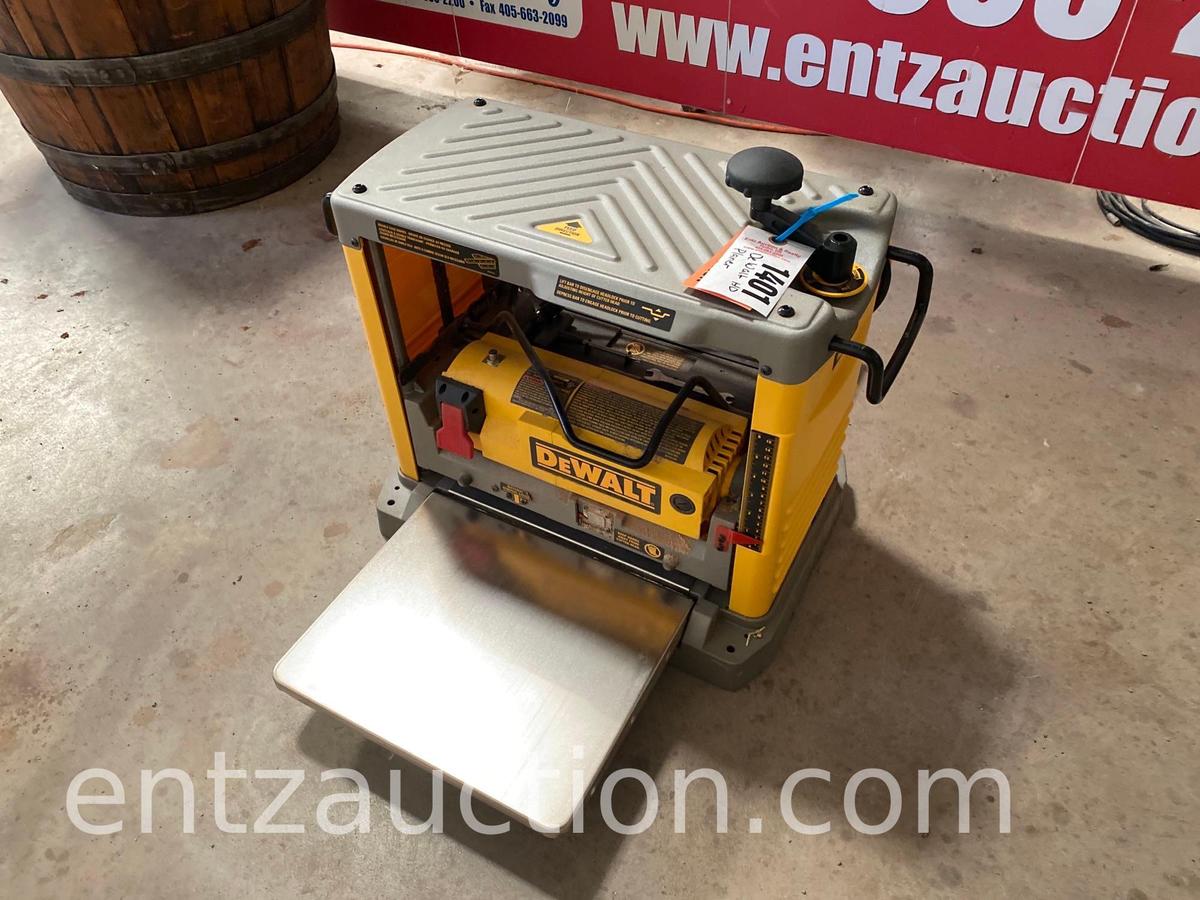 DEWALT DW 734 HD BENCHTOP PLANER, 3 KNIFE