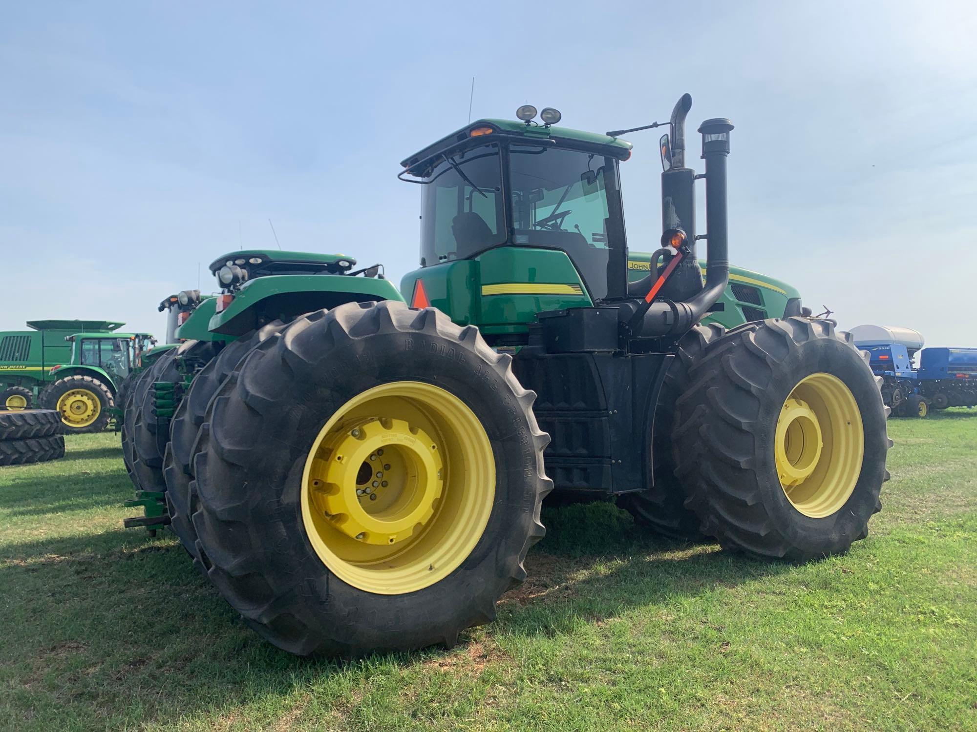 2010 JD 9430 TRACTOR, C&A, 4 HYD., 24/6 MANUAL TRANS.,