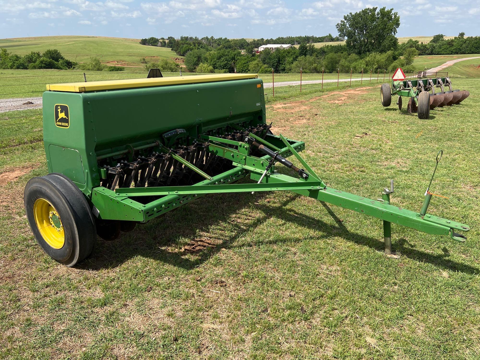 JD 8250 GRAIN DRILL, SD, 14-7''' W/ FERTILIZER