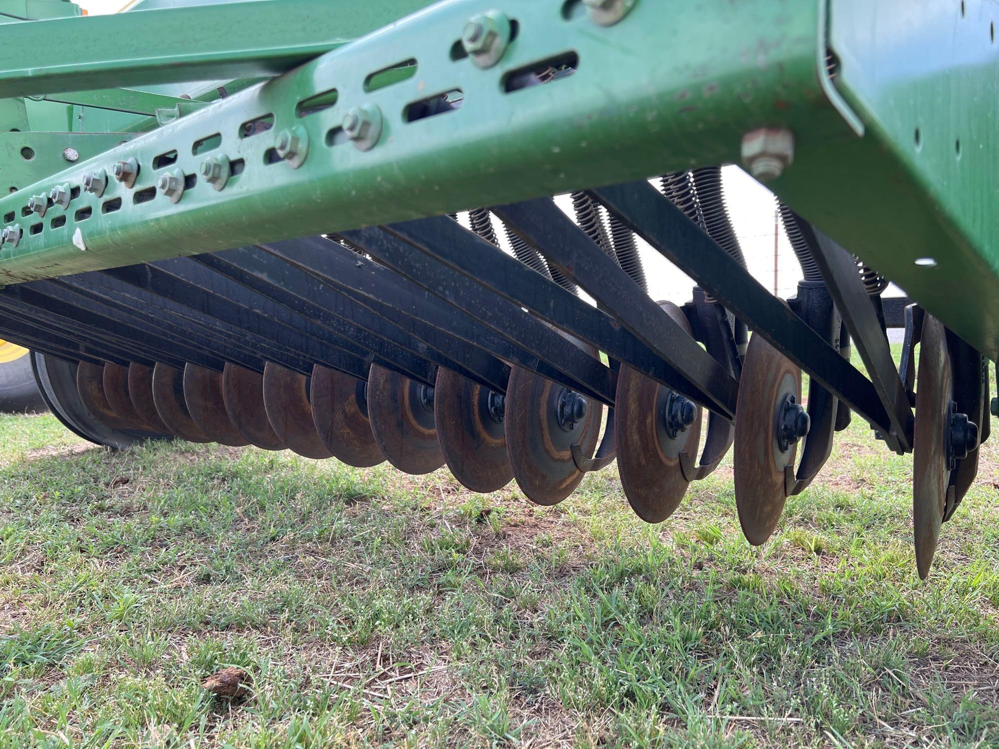 JD 8250 GRAIN DRILL, SD, 14-7''' W/ FERTILIZER