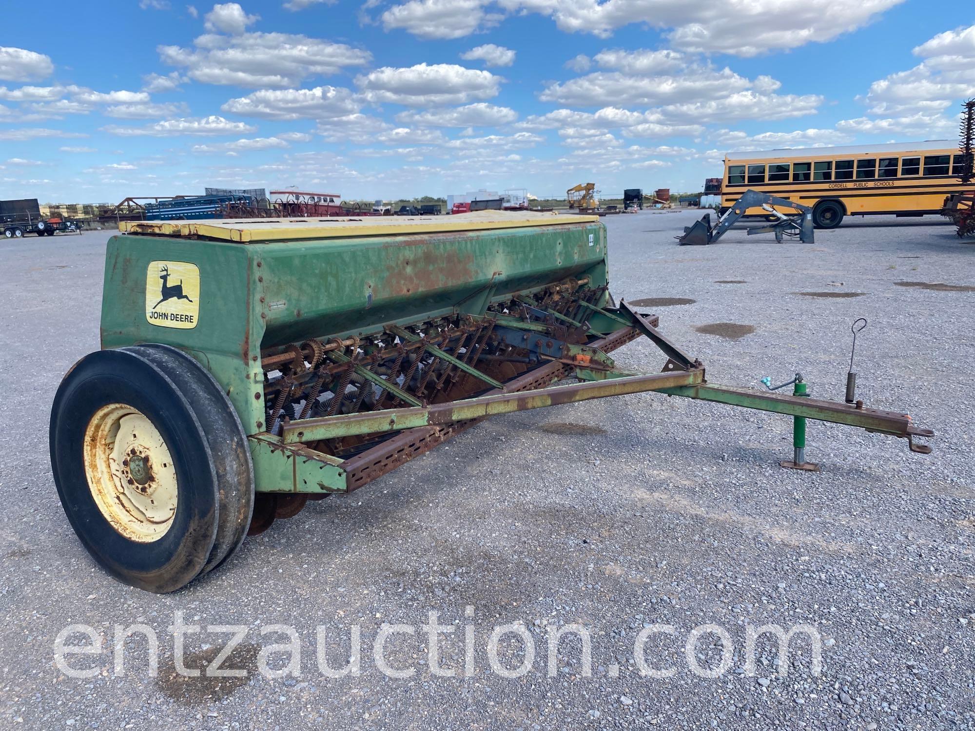 JD 8350 GRAIN DRILL, 8'' SPACING, SINGLE DISC