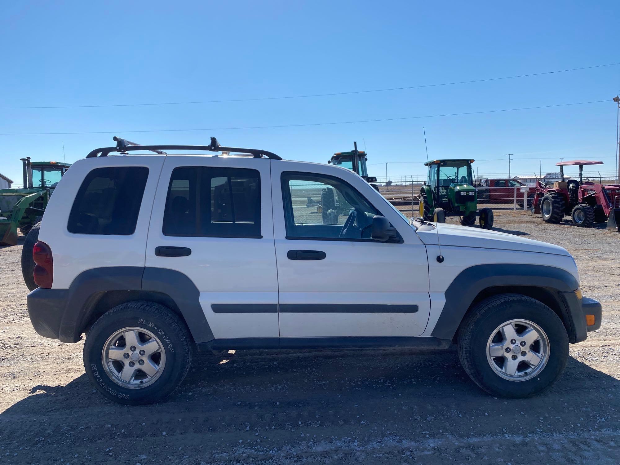 2006 JEEP LIBERTY, 4 DOOR, 4X4, AUTO,