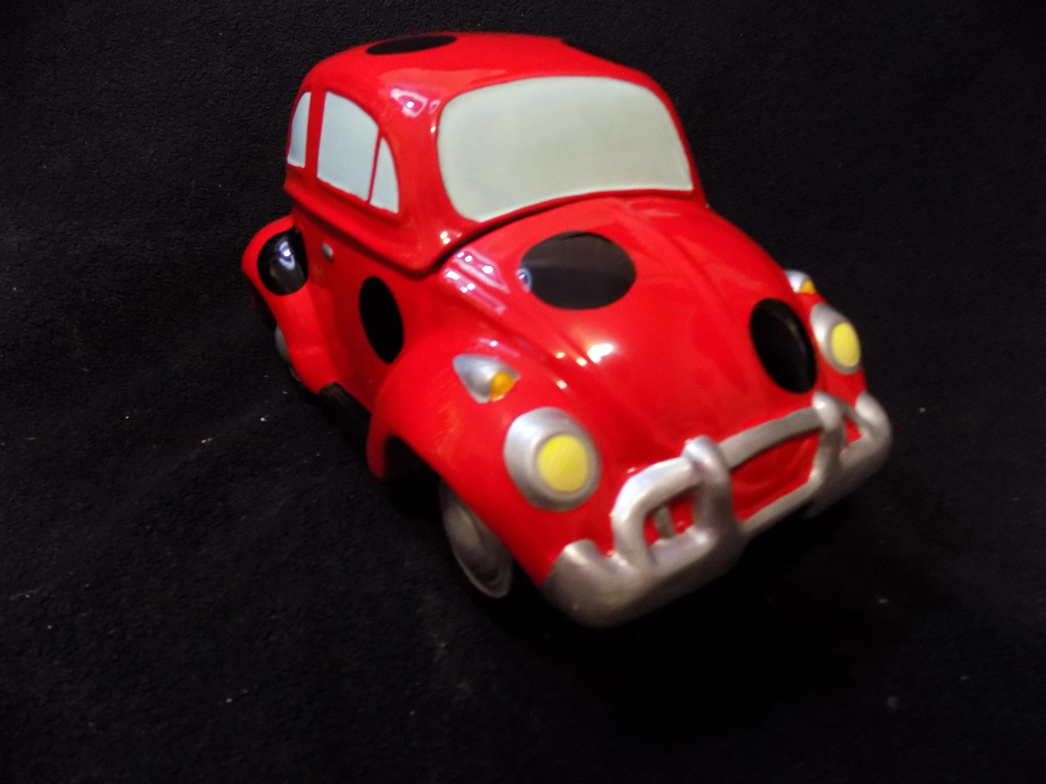 Lotus 12'' Ceramic VW Volkswagen Beetle bug "Lady Bug"