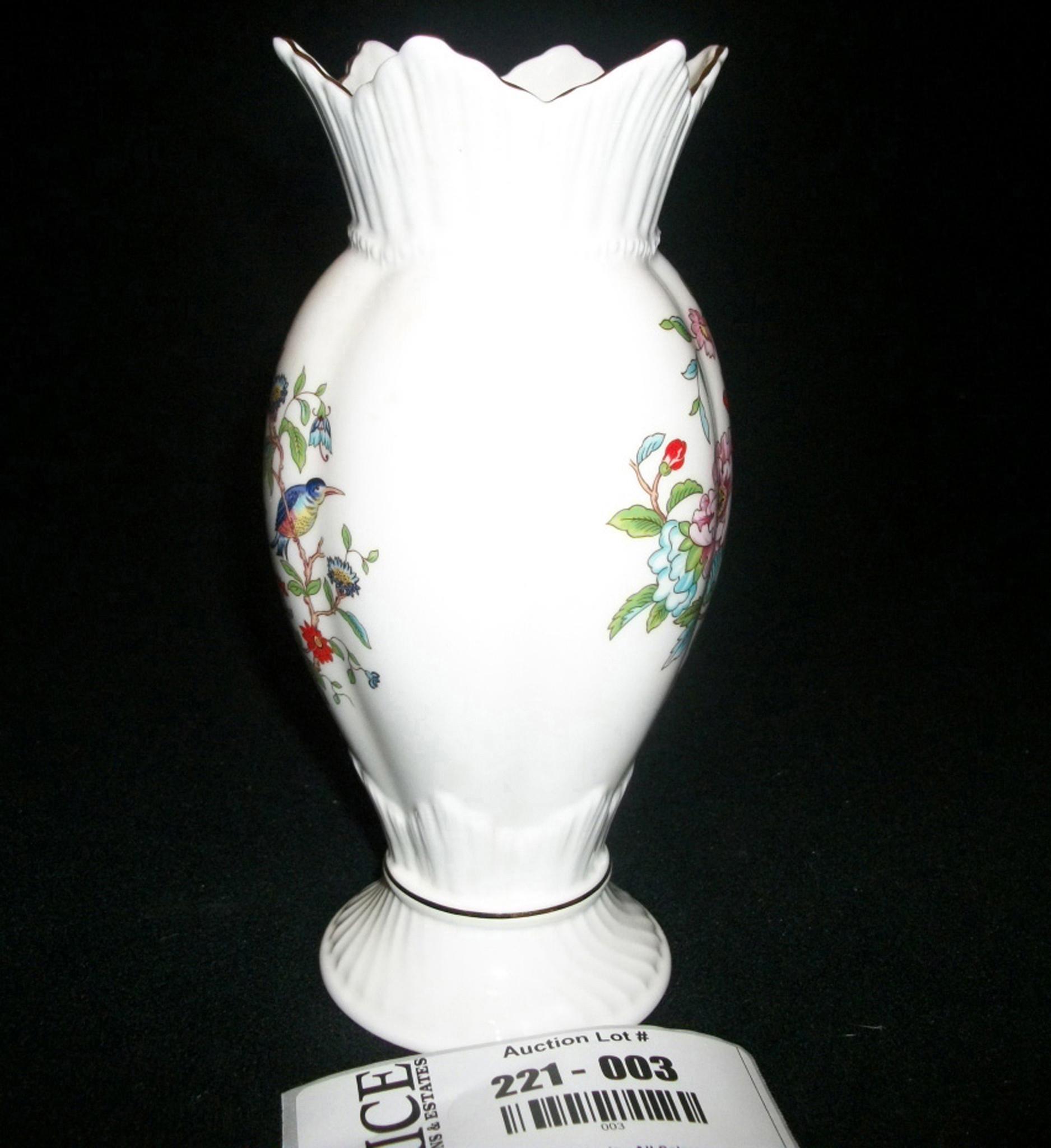 Lot 3: Aynsely Pembroke Windsor Vase 8" In Box