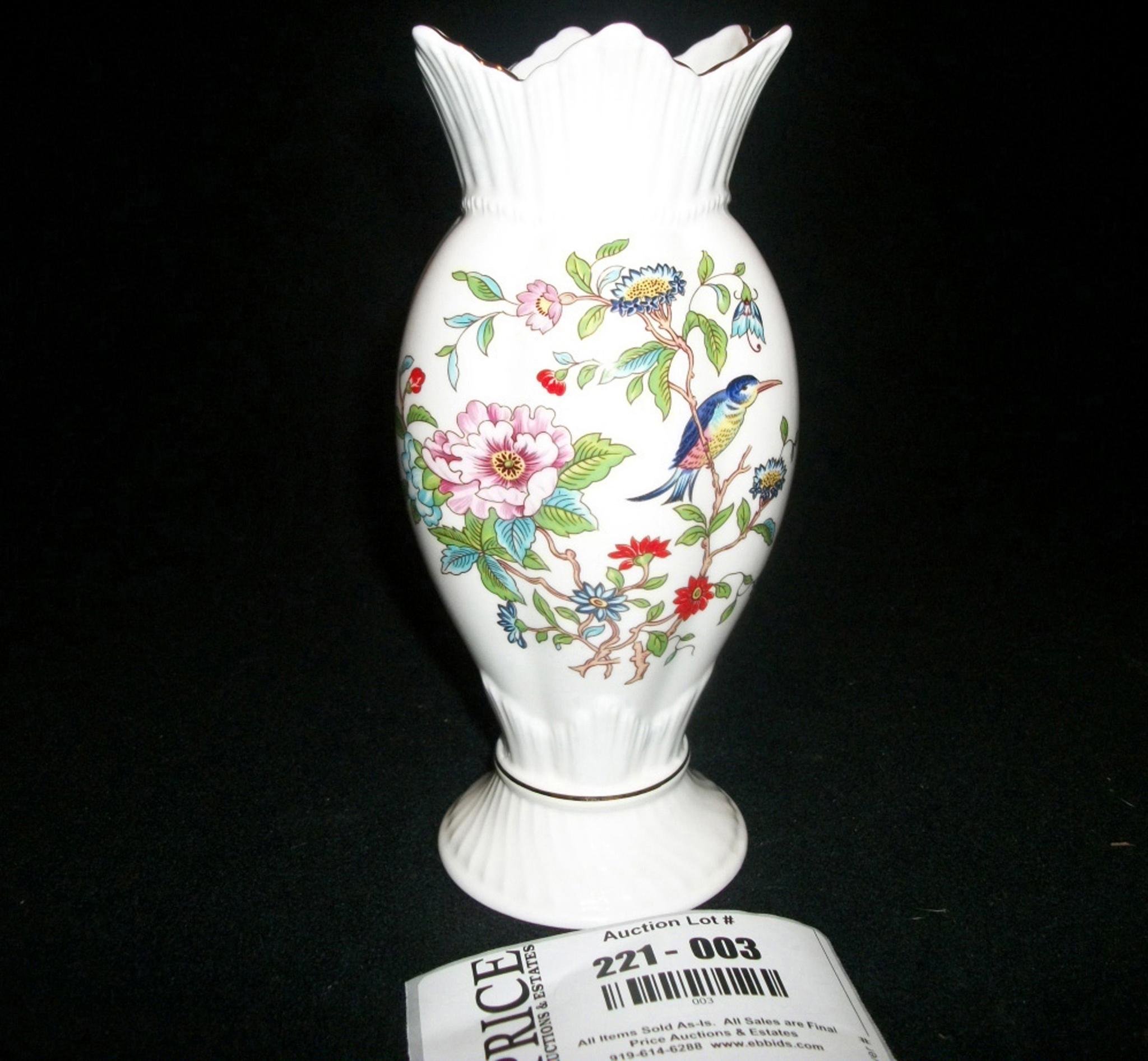 Lot 3: Aynsely Pembroke Windsor Vase 8" In Box