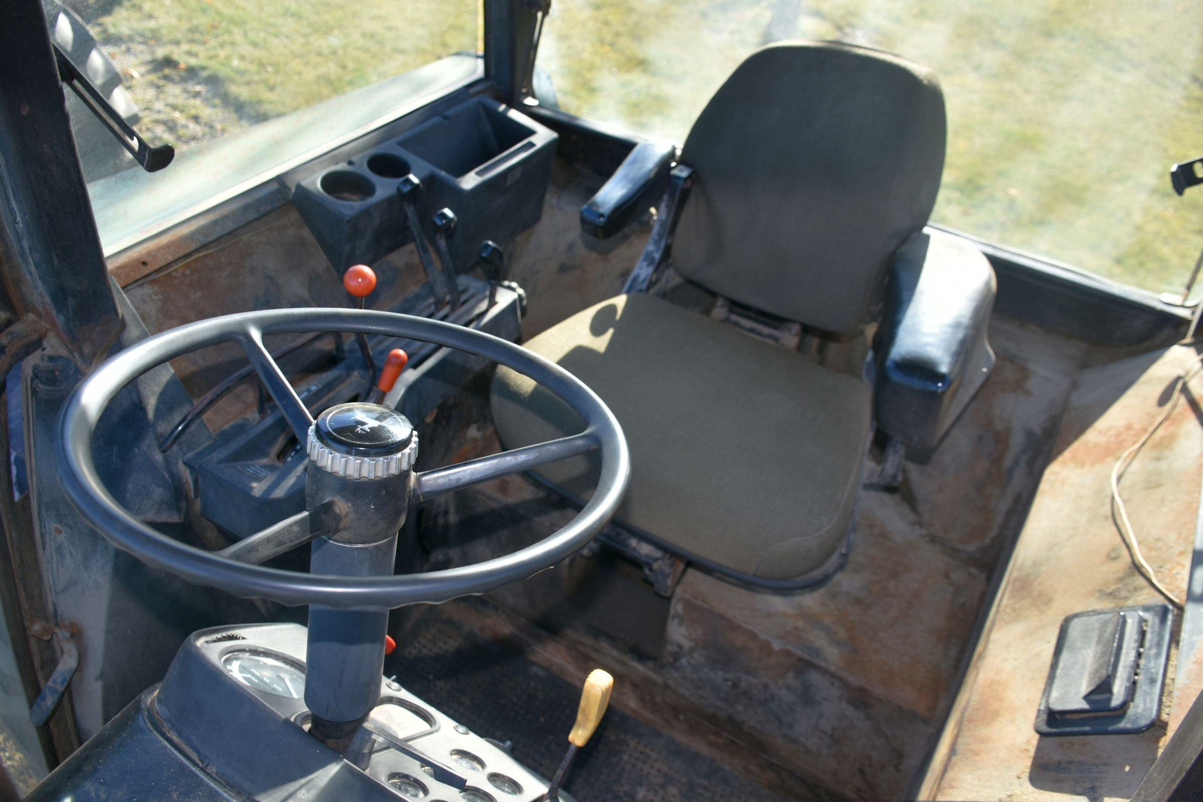 John Deere 4230 Tractor, 8 Speed Powershift, 9834 Hours, 18.4x38, 3pt, 2 Hydraulics, With John Deere