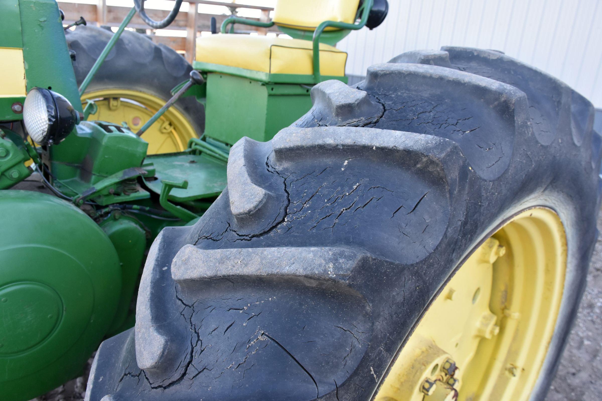 John Deere 620 Gas Tractor, Rock Shafts, Narrow Front, 14.9x38, 7886 Hours, Good Tin, SN: 6201766