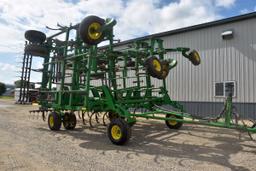 John Deere 2210 Field Cultivator, 46.5 Foot, Accu-Depth, 200 Pound Shanks, 7.5 Inch Sweeps, 3 Bar Ha