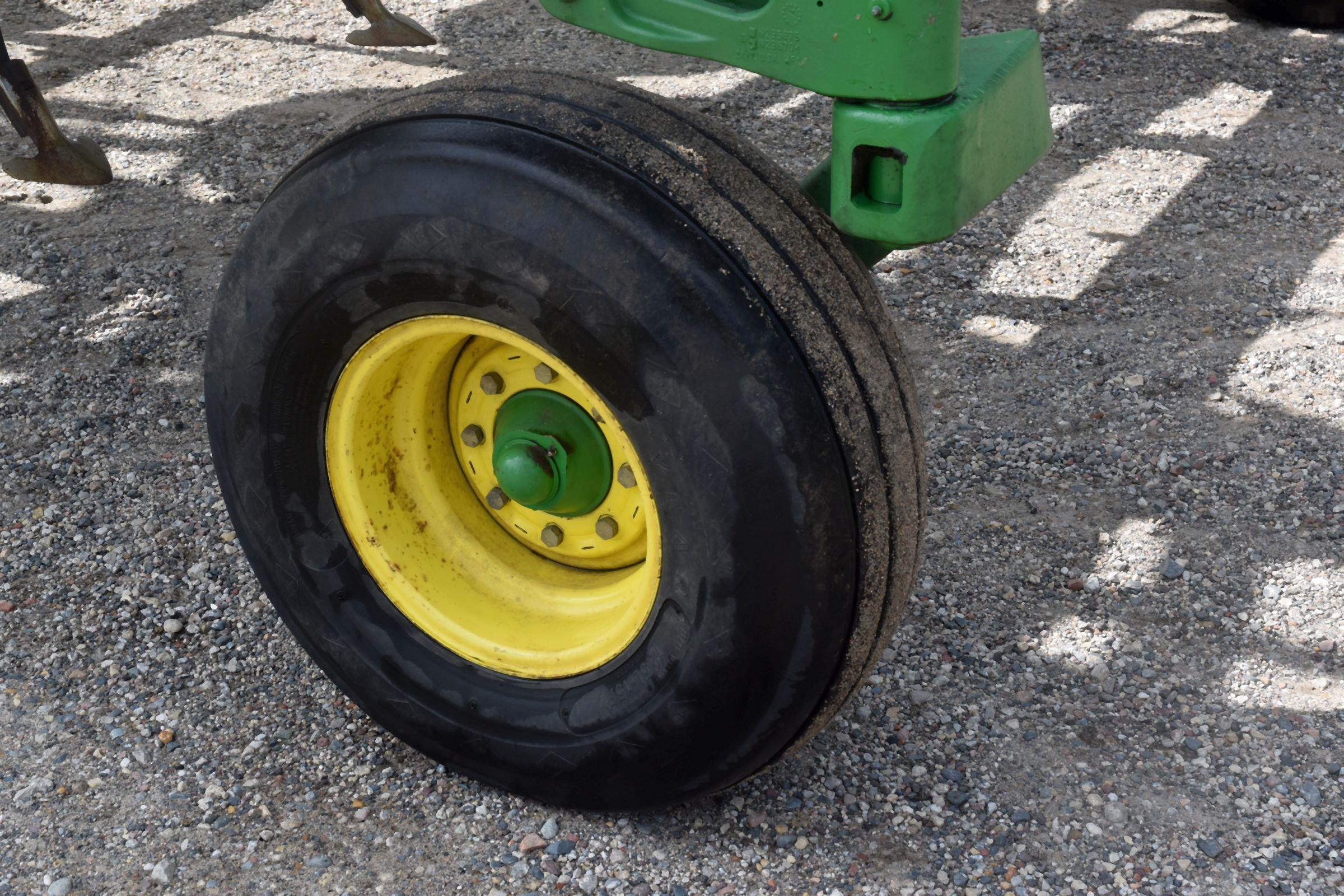 John Deere 2210 Field Cultivator, 46.5 Foot, Accu-Depth, 200 Pound Shanks, 7.5 Inch Sweeps, 3 Bar Ha