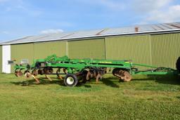 John Deere 2700 Ripper, 7 Shank, Depth Control, 17.5 Foot Folding Wings, Rear Levelers, Rear Hitch,