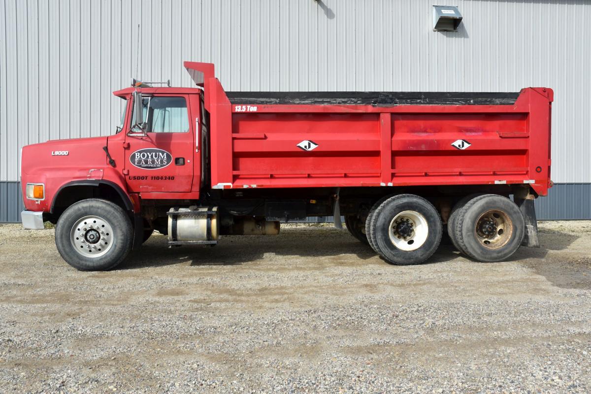 1995 Ford L9000 Dump Truck, Tandem Axle, N14 Cummins Diesel, Eaton 10 Speed Transmission, Air Ride,