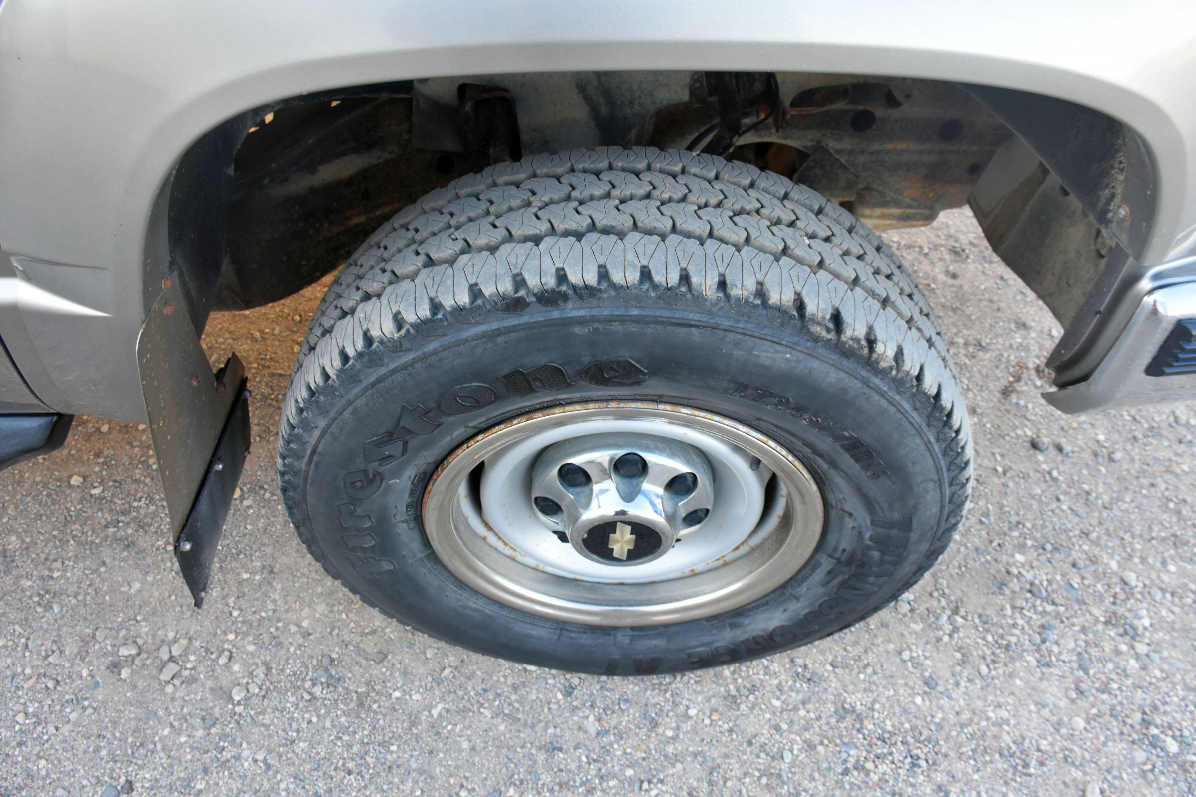 2000 Chevrolet 3500 Regular Cab, 8 Foot Box, 350 V8, Automatic, 4x4, 90,697 Miles, Sharp