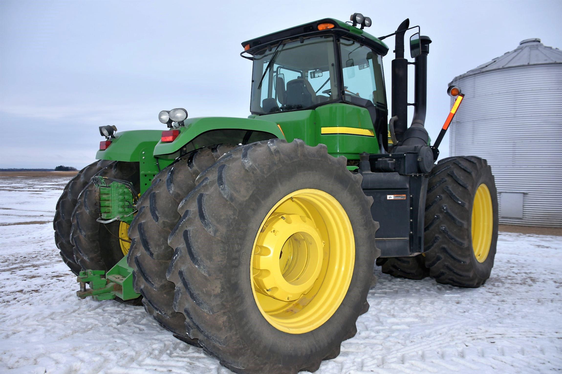 2006 John Deere 9220 4WD Tractor, 1895 Actual Hours, 620/70R42 Tires At 80%, (6) 205KG Rear Wheel We